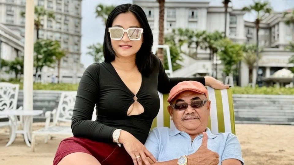 NSND Việt Anh xác nhận đã kết hôn với bạn gái Chân Chân.