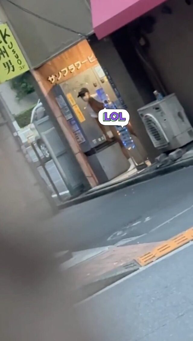 Nam ca sĩ 1996 bị bắt vì khỏa thân nơi công cộng- Ảnh 1.