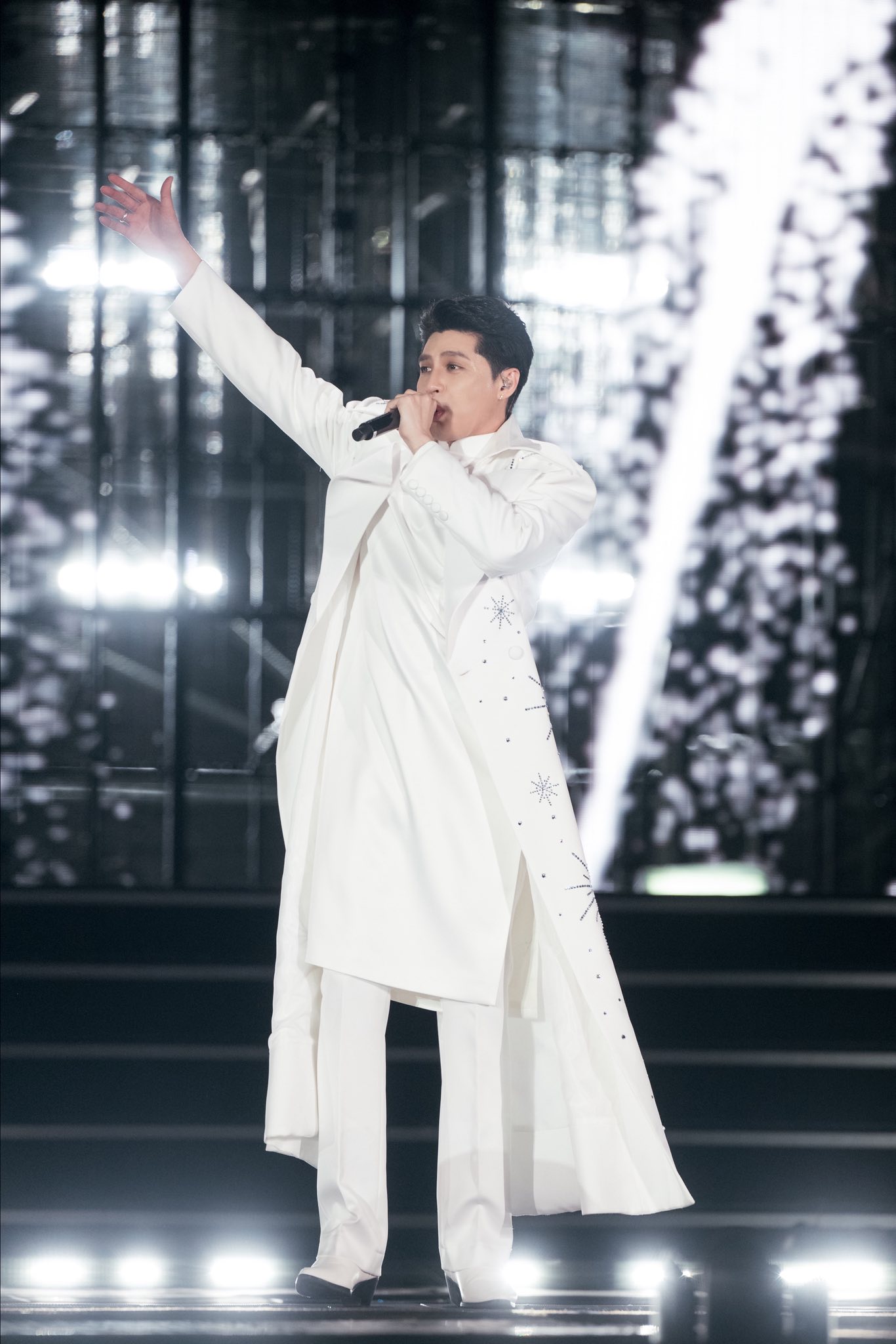 Nam ca sĩ Vbiz sống cô đơn trong căn biệt thự 30 tỷ, 36 tuổi có đủ tiền tài danh tiếng chỉ thiếu mỗi điều này- Ảnh 1.