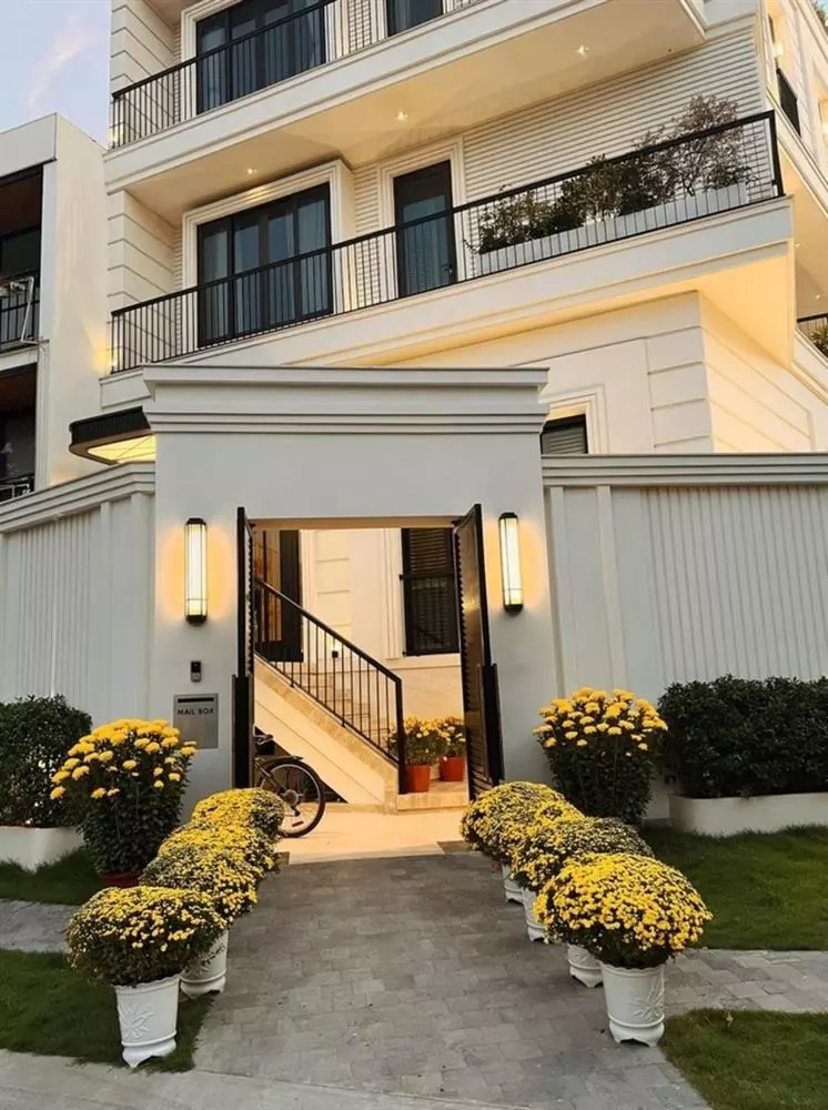 Nam ca sĩ Vbiz sống cô đơn trong căn biệt thự 30 tỷ, 36 tuổi có đủ tiền tài danh tiếng chỉ thiếu mỗi điều này- Ảnh 4.