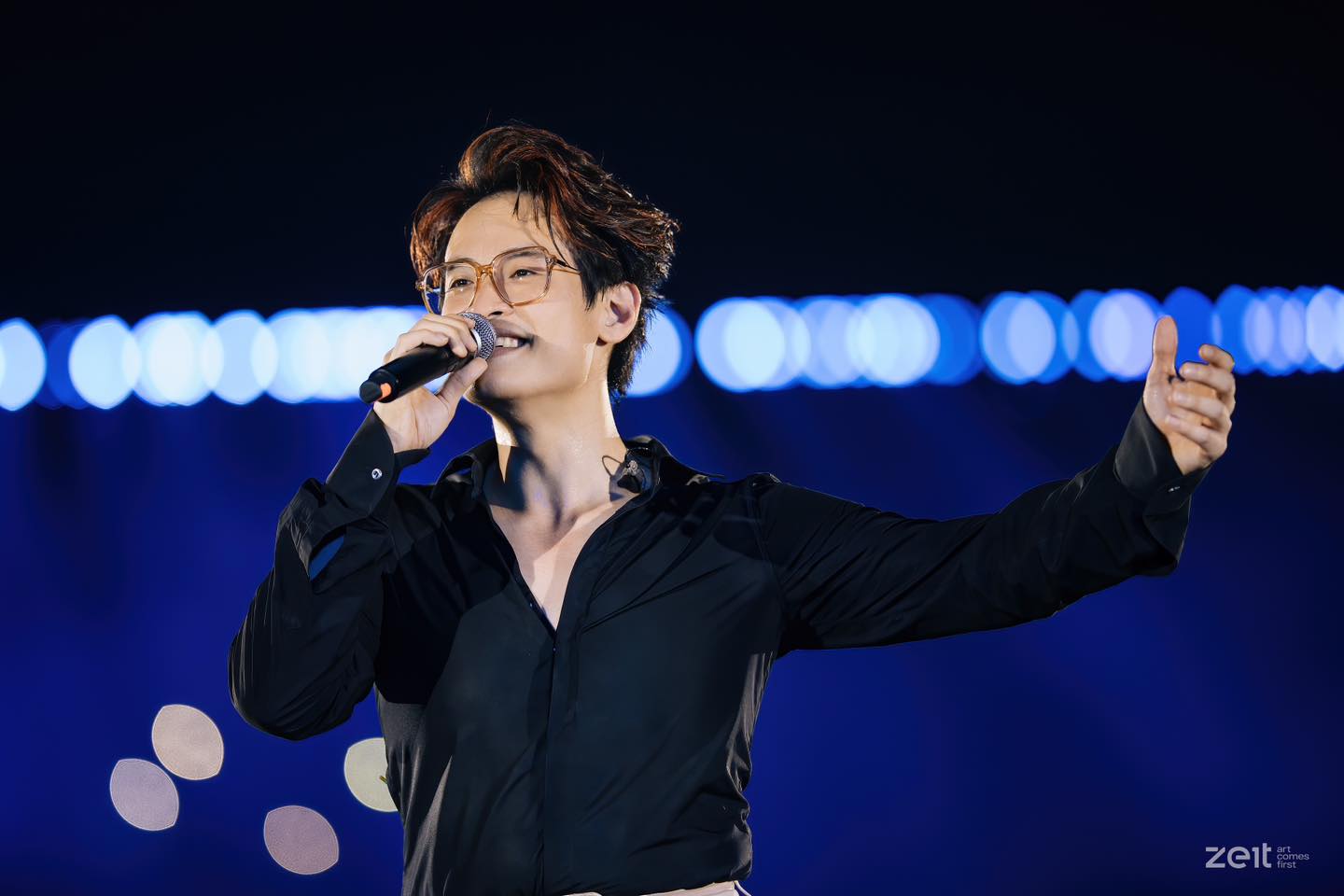 Nam ca sĩ có nhà trước Dinh Thống Nhất, ở penthouse 100 tỷ quận 1: Đẹp trai, nổi tiếng, 41 tuổi chưa vợ - Ảnh 1.