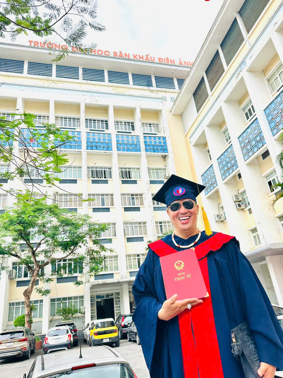 Nam nghệ sĩ vừa đậu thủ khoa đầu vào Tiến sĩ: "Tôi học không để lên chức, lên lương nên rất thoải mái" - Ảnh 1.