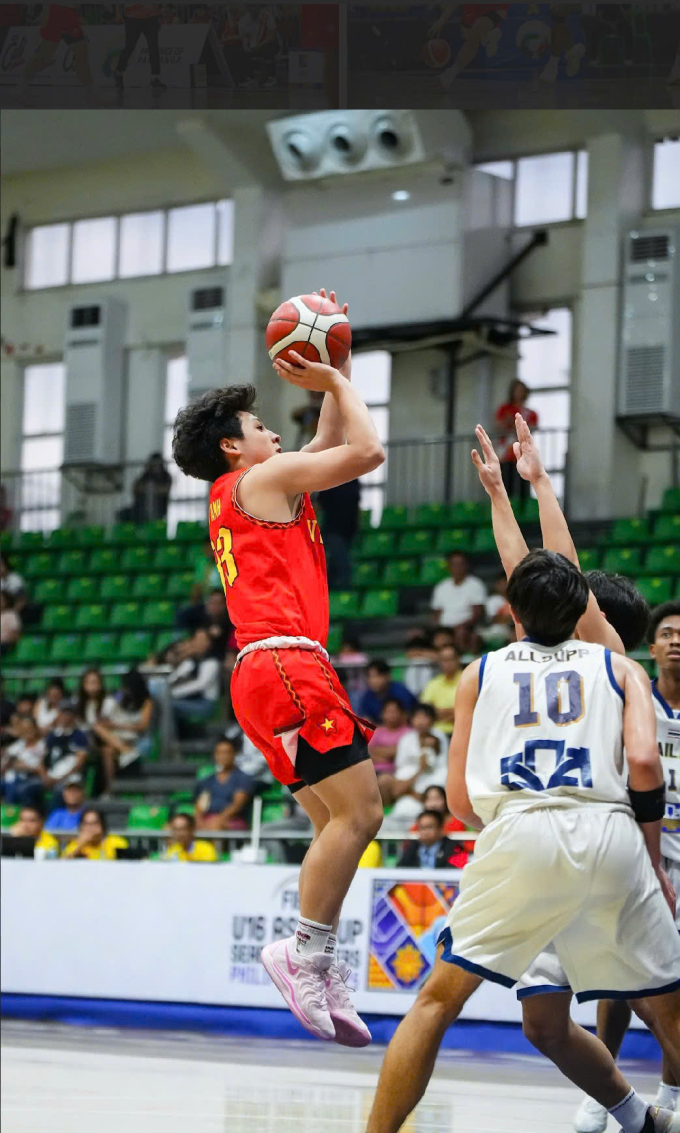 Nam sinh có chiều cao 1m75, thi đấu vị trí hậu vệ ở vòng loại U16 châu Á tại Philipines. Ảnh: NVCC