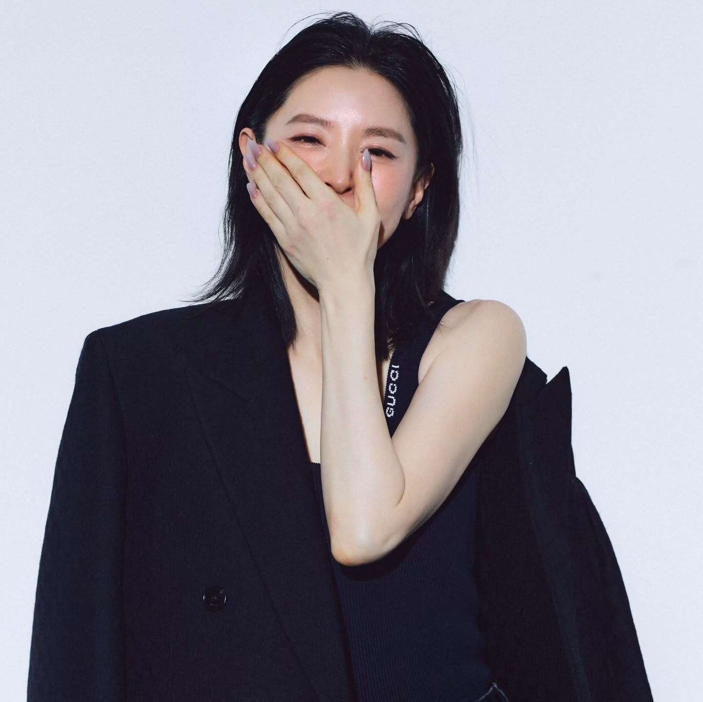 Suốt một thời gian dài, Lee Young Ae dùng lọ xịt dưỡng và ngăn rụng tóc này mỗi tối, trước khi đi ngủ - Ảnh 1.