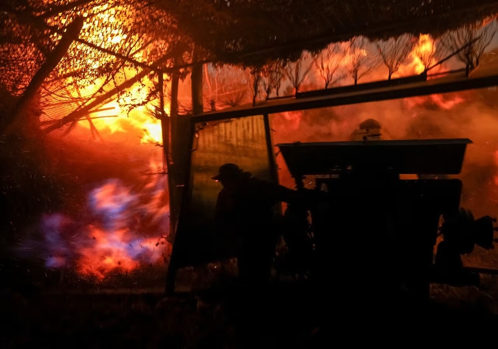 Nga khép vòng vây pháo đài chiến lược, Ukraine phản công khốc liệt - 1