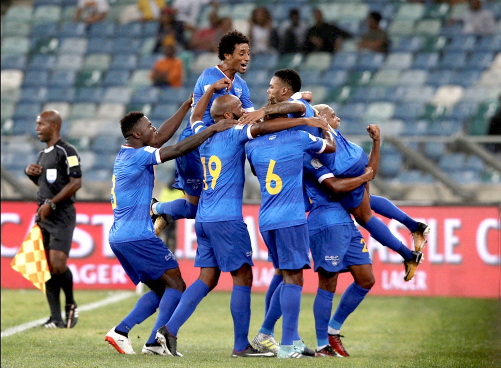 Nghị lực phi thường của 2 tân binh World Cup - Ảnh 1.