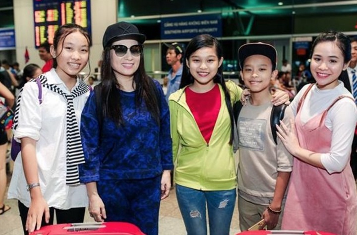 Ngoài Hồ Văn Cường, 3 con gái nuôi theo nghệ thuật của Phi Nhung hiện thế nào?- Ảnh 1.