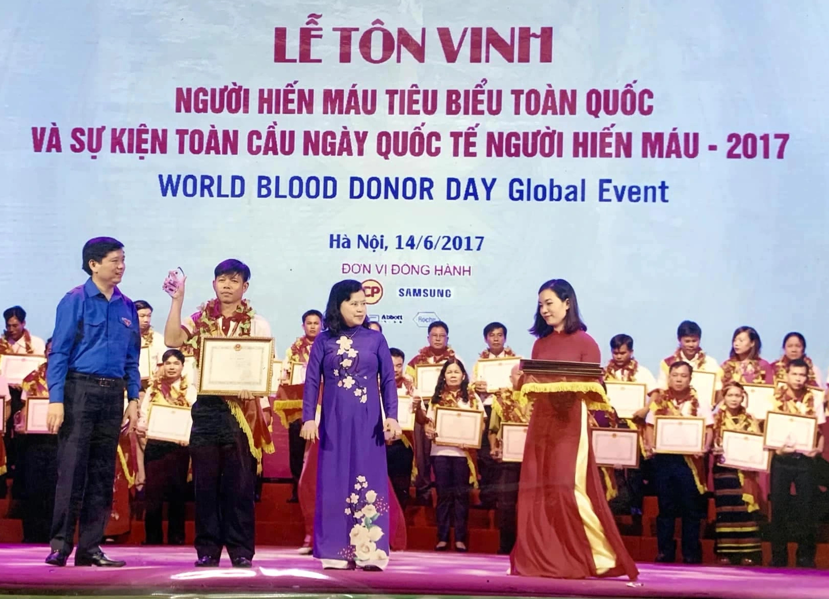 Ngọn lửa nhân ái giữa miền đất lửa 5 Ngọn lửa nhân ái giữa miền đất lửa - Ảnh 5.