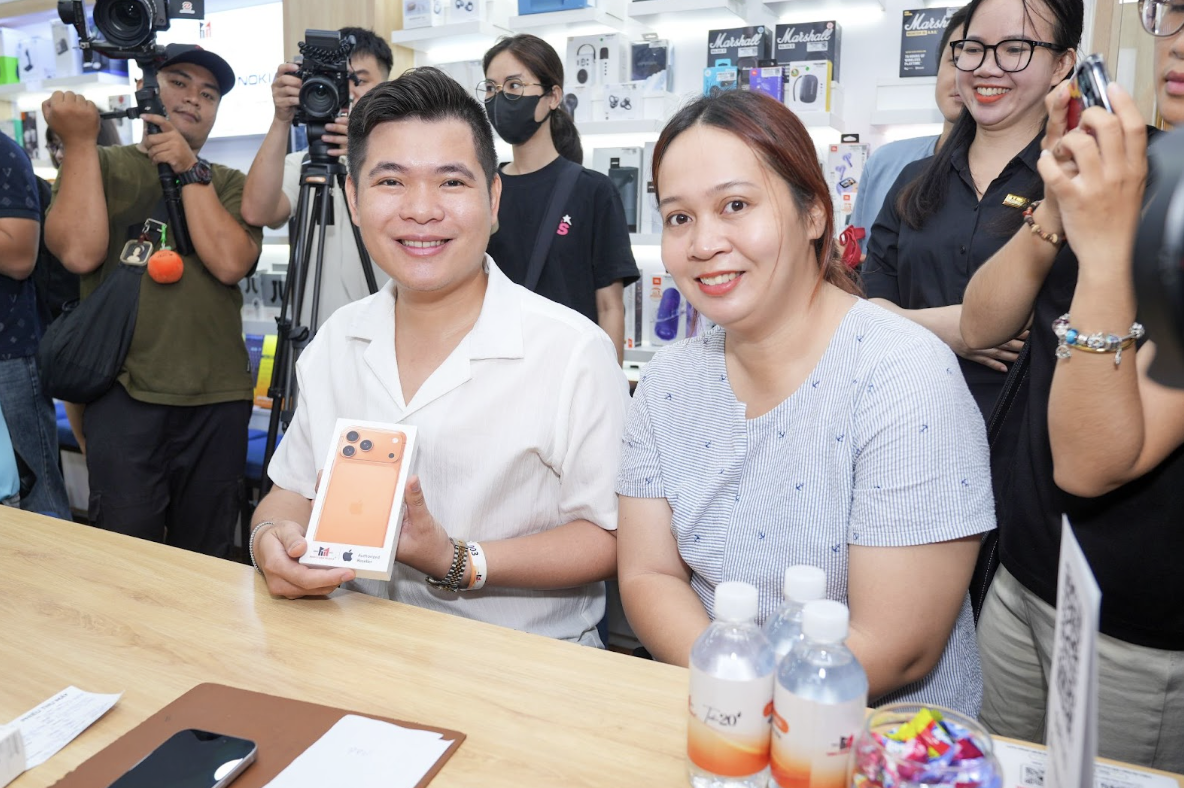 Người Việt đầu tiên sở hữu iPhone 17 'đồng nhịp thế giới' nói gì?- Ảnh 1.