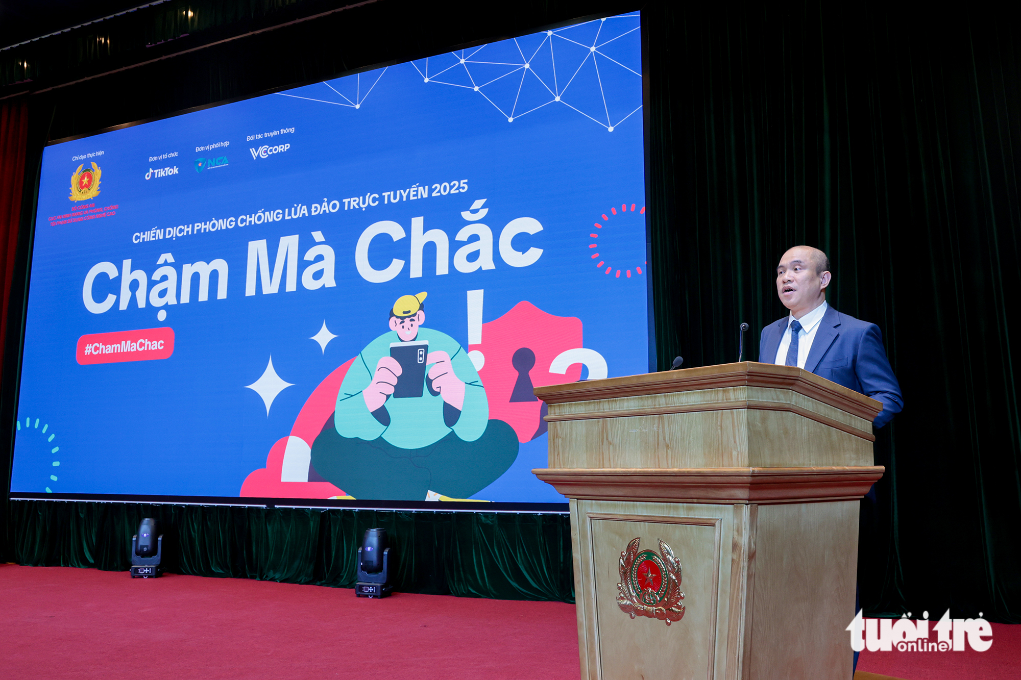 Người Việt dùng Internet gần 7 giờ mỗi ngày - Ảnh 1.