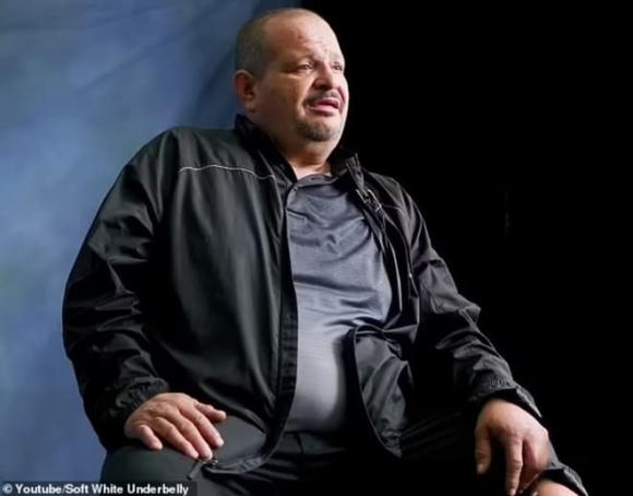 Người đàn ông có 2 