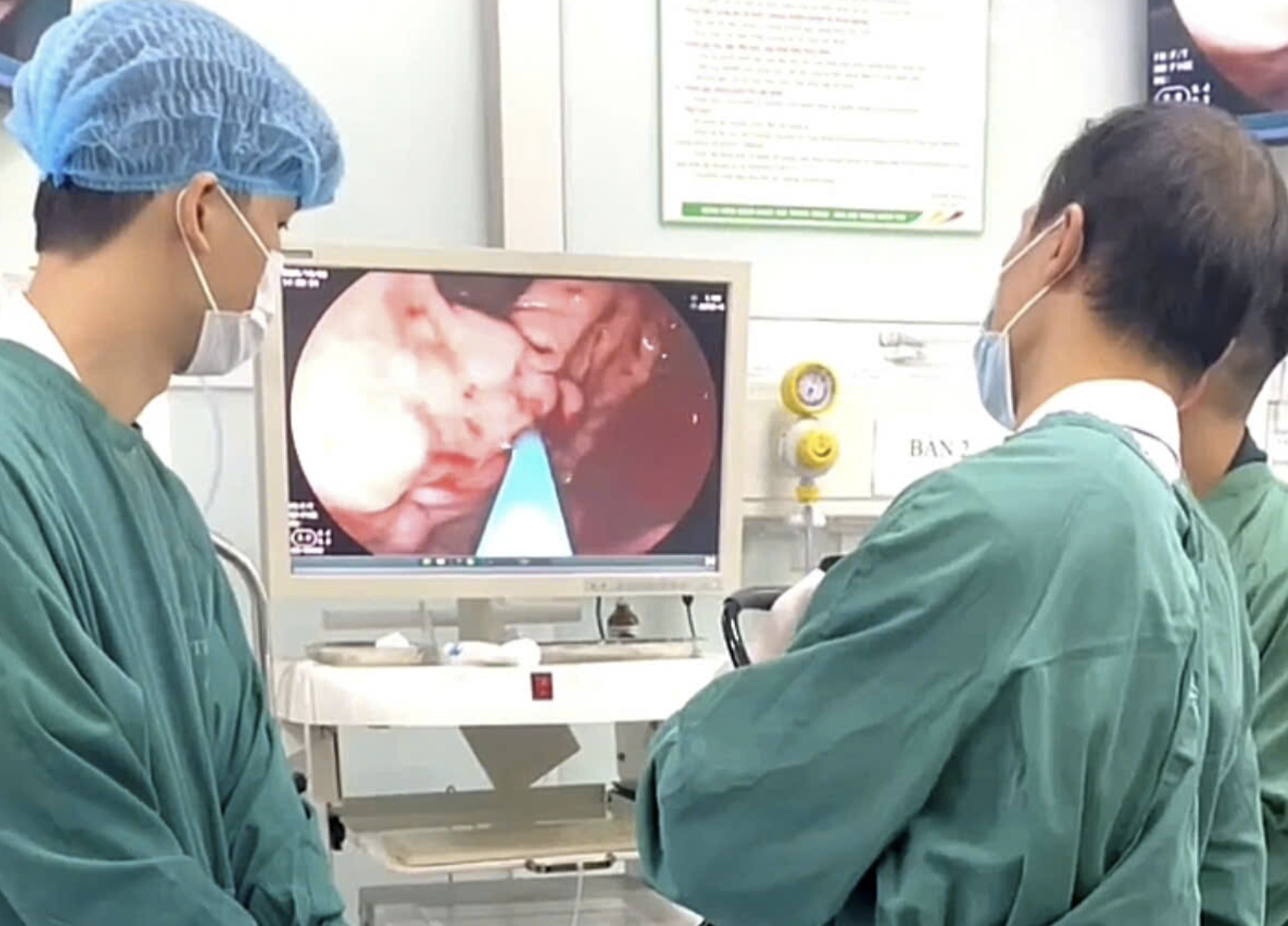 Người đàn ông đi ngoài phân đen, máu chảy thành tia trong dạ dày - Ảnh 1. xuất huyết tiêu hóa - Ảnh 1.