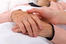 Người phụ nữ bị ung thư phổi hối hận vì bỏ qua một dấu hiệu nhỏ trên bàn tay