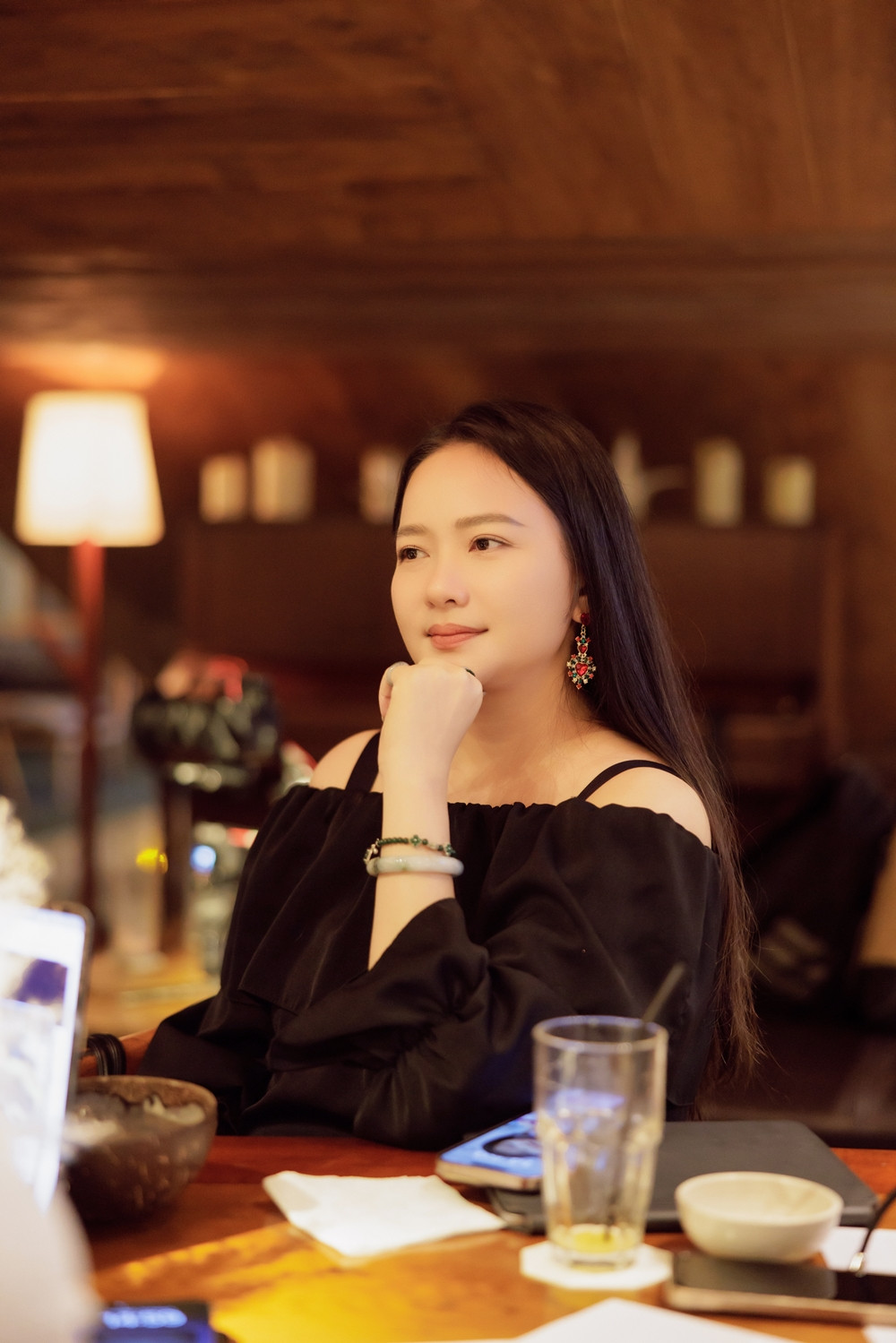 Người đẹp Phan Như Thảo: Nếu anh Đức An phá sản, tôi vẫn bên cạnh để nuôi chồng 1 Người đẹp Phan Như Thảo: Nếu anh Đức An phá sản, tôi vẫn bên cạnh để nuôi chồng - 1