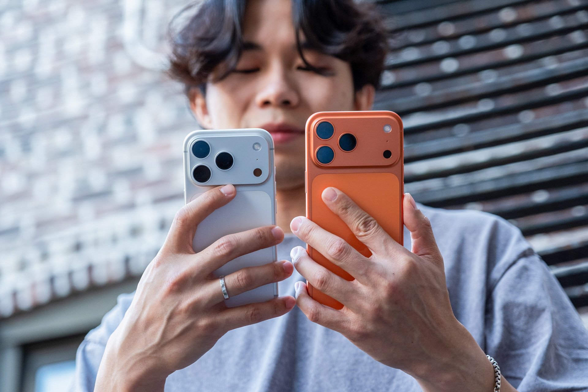 Người mua iPhone 17 bất ngờ gặp chuyện lạ, phải làm sao?- Ảnh 1.