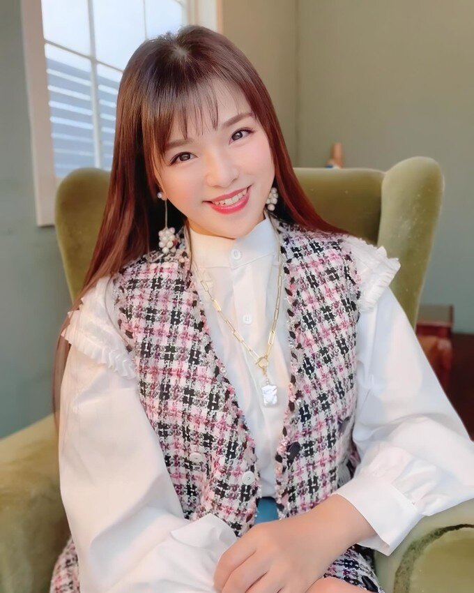 Chizuru Okuda được mệnh danh là phù thủy sắc đẹp của Nhật Bản nhờ vẻ ngoài trẻ trung đáng kinh ngạc dù đã gần 60 tuổi.