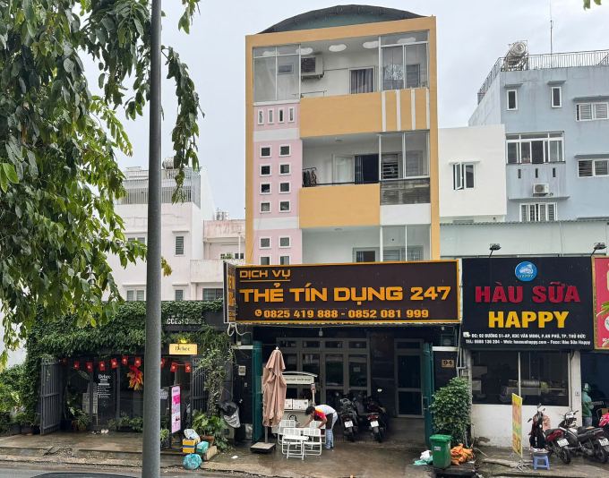 Căn nhà 4 tầng bị xác định xây nhầm trên đất người khác. Ảnh: Thanh Thuỷ