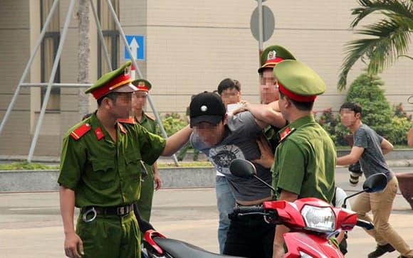 chống đối người thi hành công vụ, vi phạm giao thông, mức phạt chống đối người thi hành công vụ