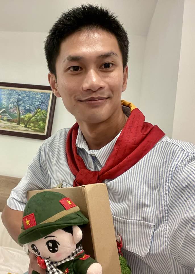 Nguyen Hung mat long lanh nguong mo STRONG Trong Hieu