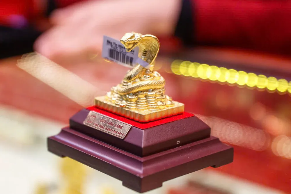 Ảnh: NGỌC DIỆP Giá vàng thế giới tăng mạnh, lập kỷ lục mới trên 4.100USD/ounce