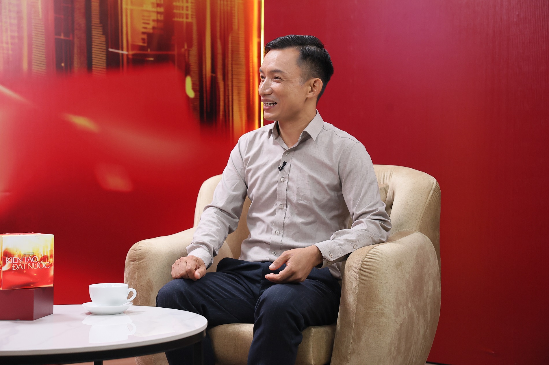 Nhờ làm nông từ nhỏ, nhà sáng chế chân đất Tạ Đình Huy hiểu rõ sự vất vả của người nông dân và cách "giảm tải" công việc hiệu quả - Ảnh 1.