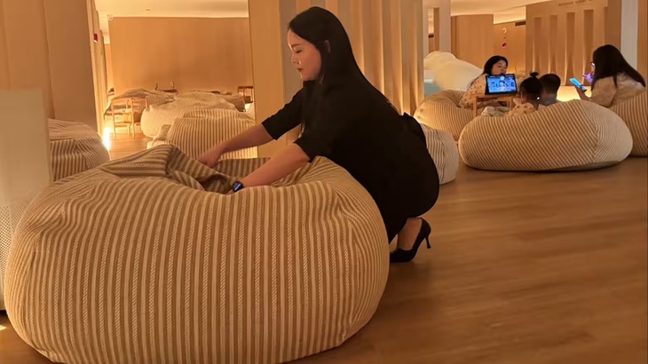 Nhà tắm trở thành nơi thư giãn của giới trẻ - Ảnh 1.