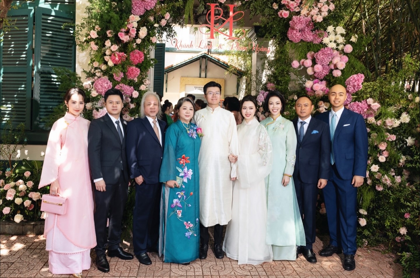 Nhan sắc bà xã Phan Thành trong lễ cưới của em chồng thiếu gia và tiểu thư nghìn tỷ- Ảnh 1.