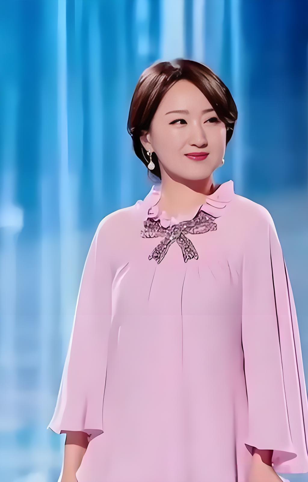 Nhan sắc khiến cả showbiz mê mẩn: Nhìn trạng thái của người đẹp 54 tuổi thế này thì còn ai sợ tuổi trung niên nữa chứ- Ảnh 1.