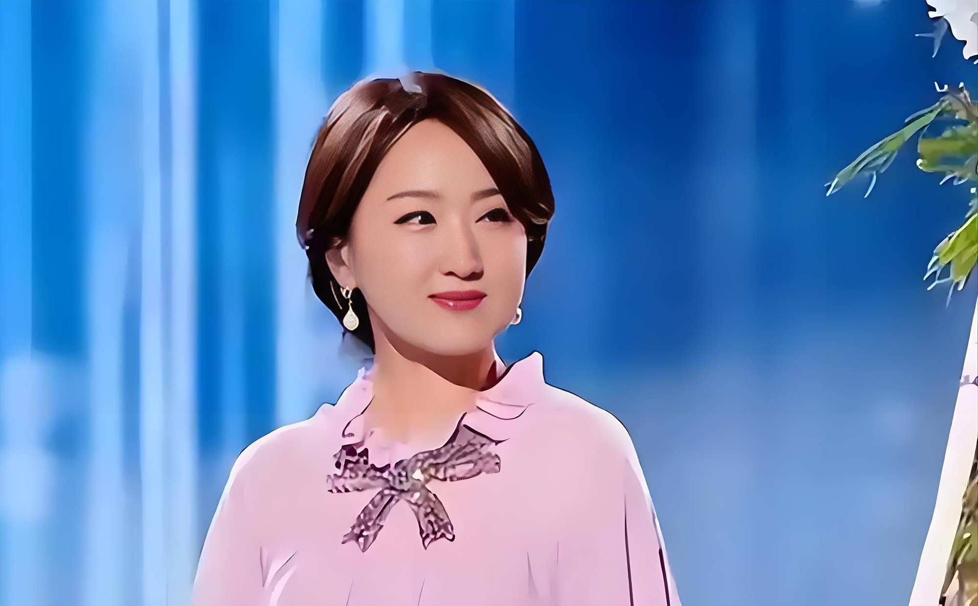 Nhan sắc khiến cả showbiz mê mẩn: Nhìn trạng thái của người đẹp 54 tuổi thế này thì còn ai sợ tuổi trung niên nữa chứ- Ảnh 2.