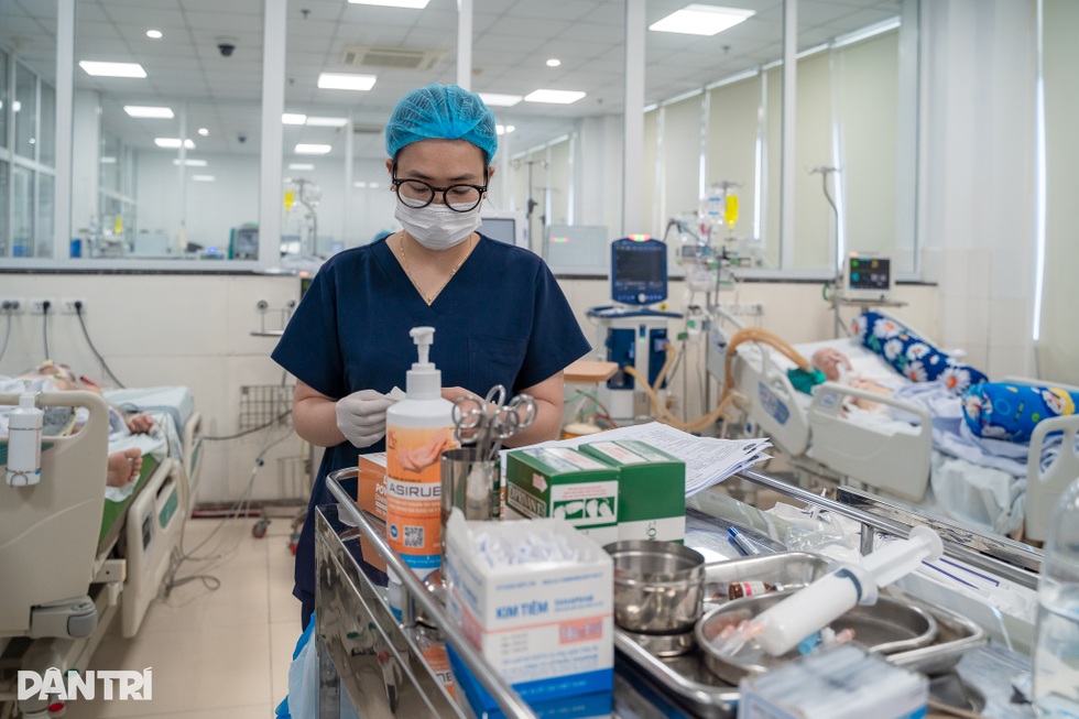 Nhật ký một ngày ở nơi “sinh tử giao nhau” của bóng hồng nội trú - 1