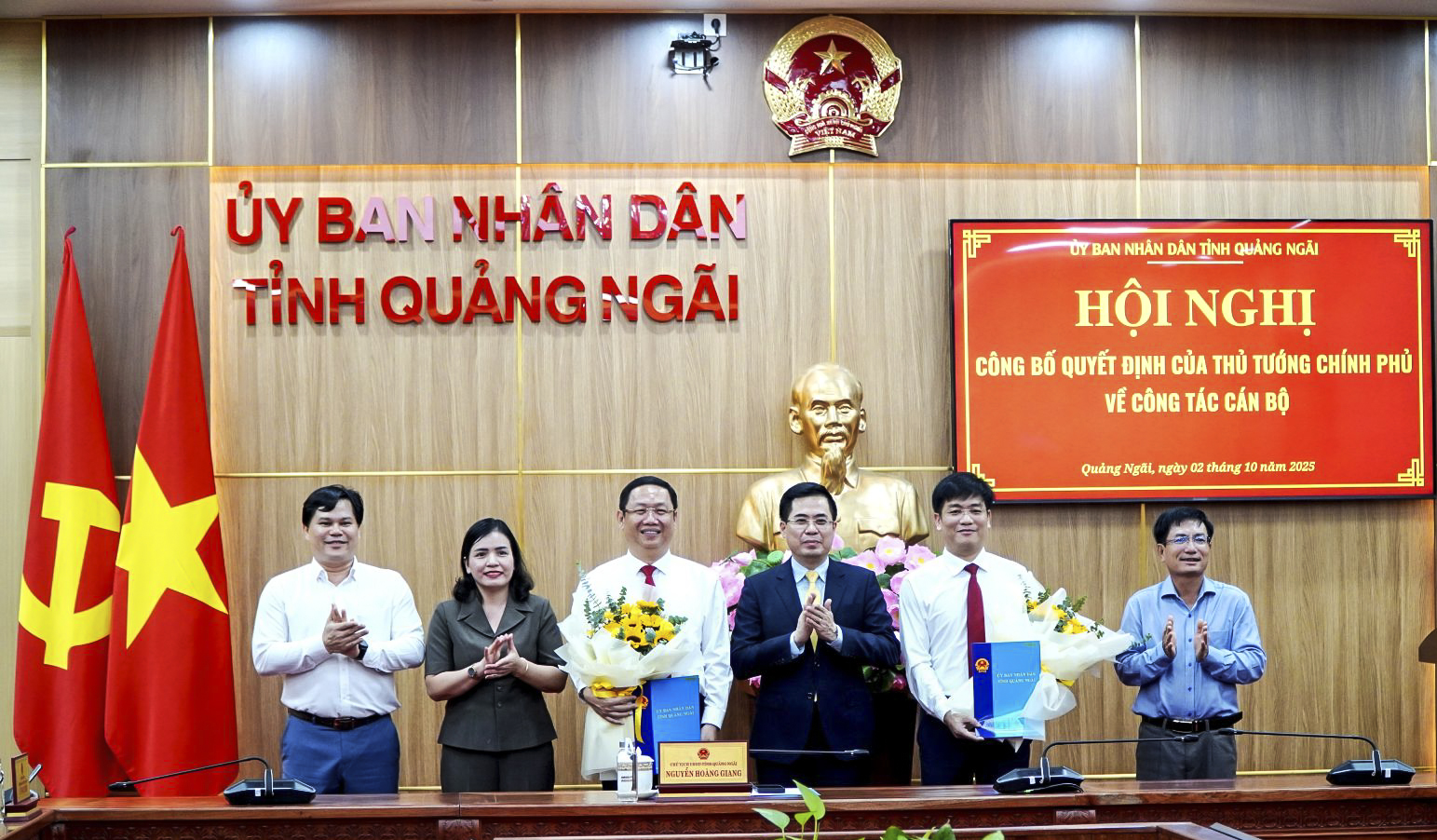 Quảng Ngãi: Phân công nhiệm vụ cho chủ tịch và 5 phó chủ tịch UBND tỉnh- Ảnh 1.