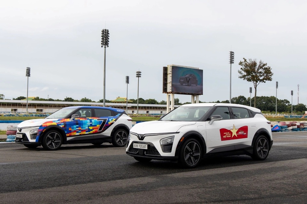 Nhiều hãng xe hỗ trợ người dùng tại các tỉnh thành bị ảnh hưởng mưa bão - 1