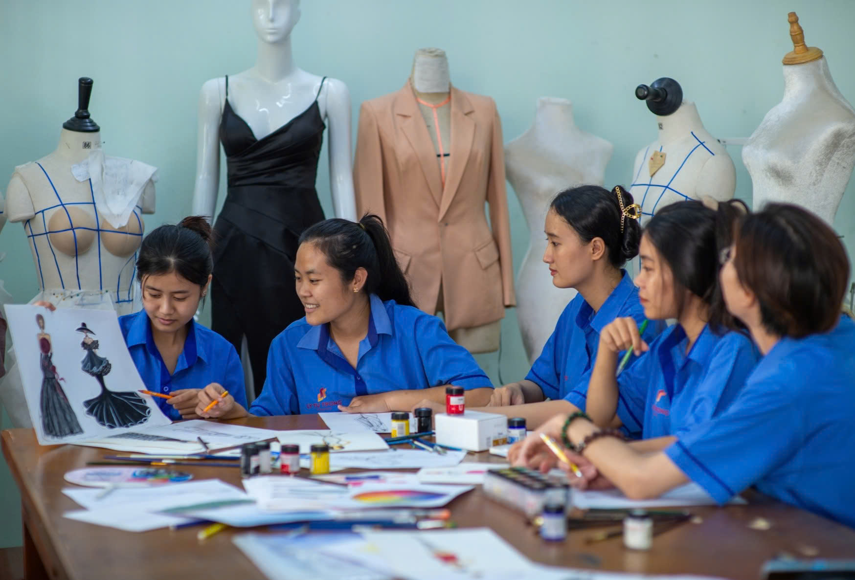 Nhiều ngành nghề Nhiều ngành nghề