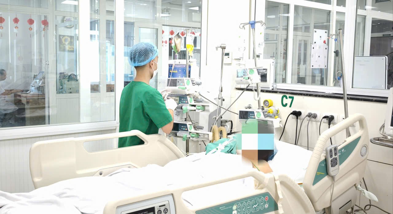 Nhiều người nguy kịch vì sốt xuất huyết 1 Bệnh nhân nguy kịch do sốt xuất huyết.