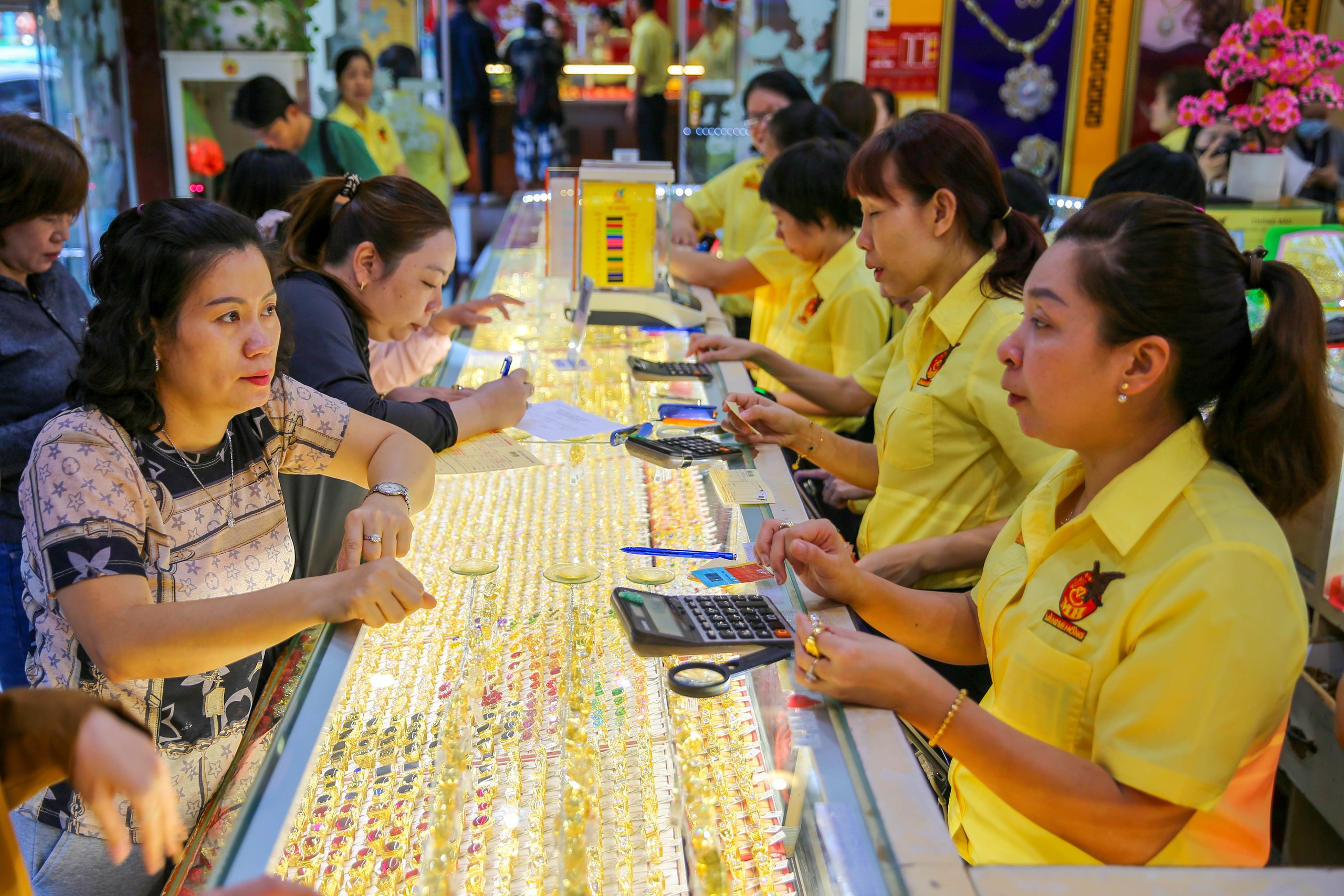 Nhiều quy định mới có hiệu lực từ tháng 10-2025 - Ảnh 1.