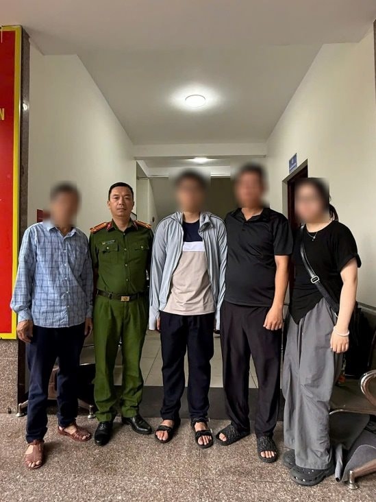 Nhiều sinh viên được Công an Hà Nội giải cứu khỏi một chiêu trò lừa đảo- Ảnh 1.