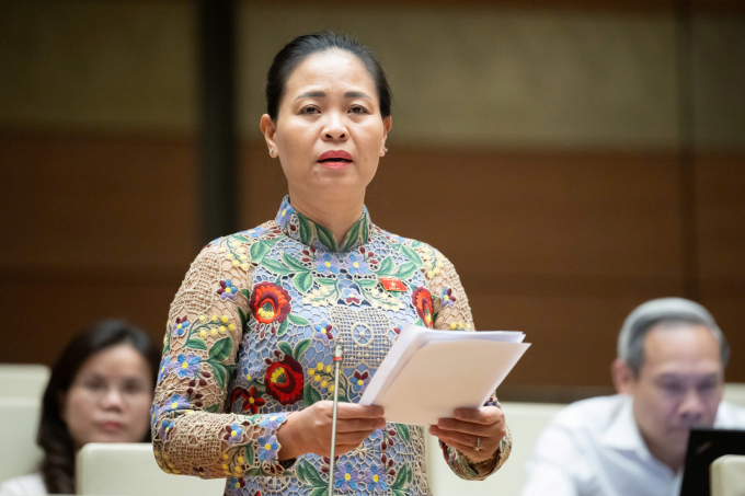 Đại biểu Nguyễn Thị Thu Dung (Hiệu trưởng Cao đẳng Y tế Thái Bình, tỉnh Hưng Yên). Ảnh: Cổng TTĐT Quốc hội