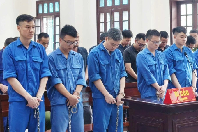 Nhóm lãnh đạo Hải quan nhận hối lộ , buôn lậu lĩnh án tù nặng nề - Ảnh 1. Nhóm lãnh đạo Hải quan nhận hối lộ , buôn lậu lĩnh án tù nặng nề - Ảnh 1.