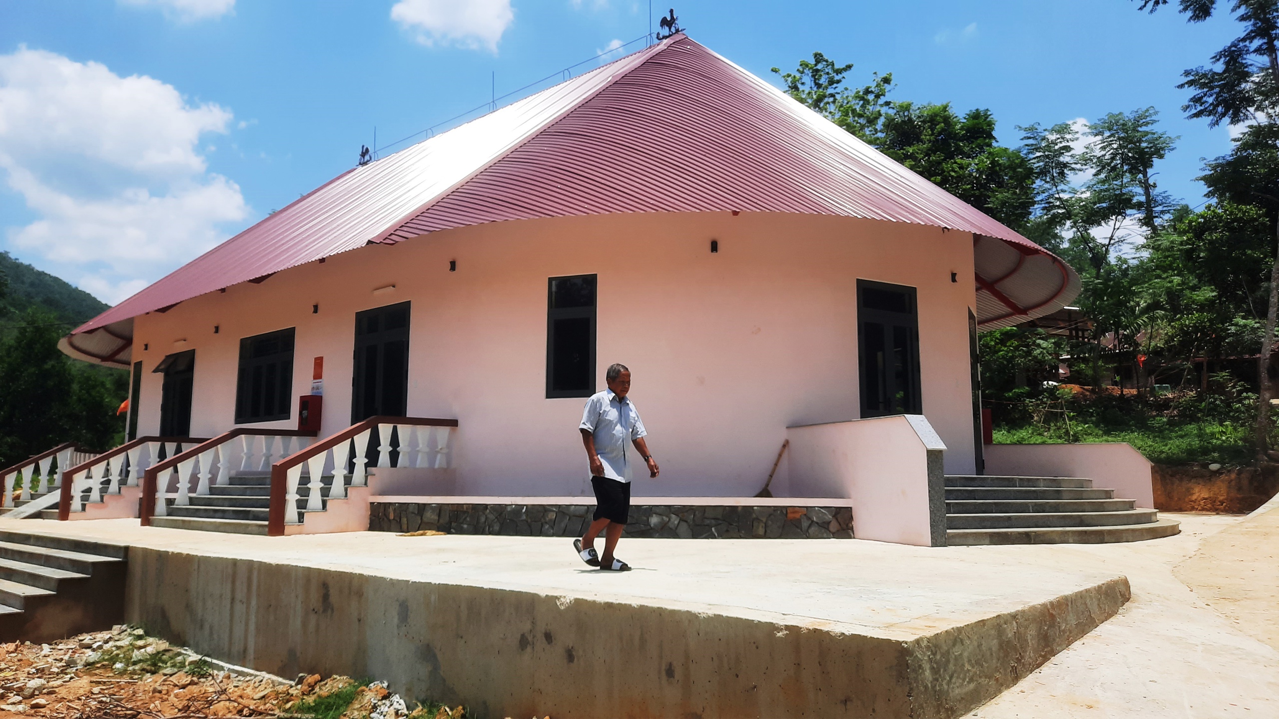 Những ân nhân thầm lặng của làng Cơ Tu ở Đà Nẵng: Hiến đất vì cộng đồng - Ảnh 2. Những ân nhân thầm lặng của làng Cơ Tu ở Đà Nẵng: Hiến đất vì cộng đồng - Ảnh 2.