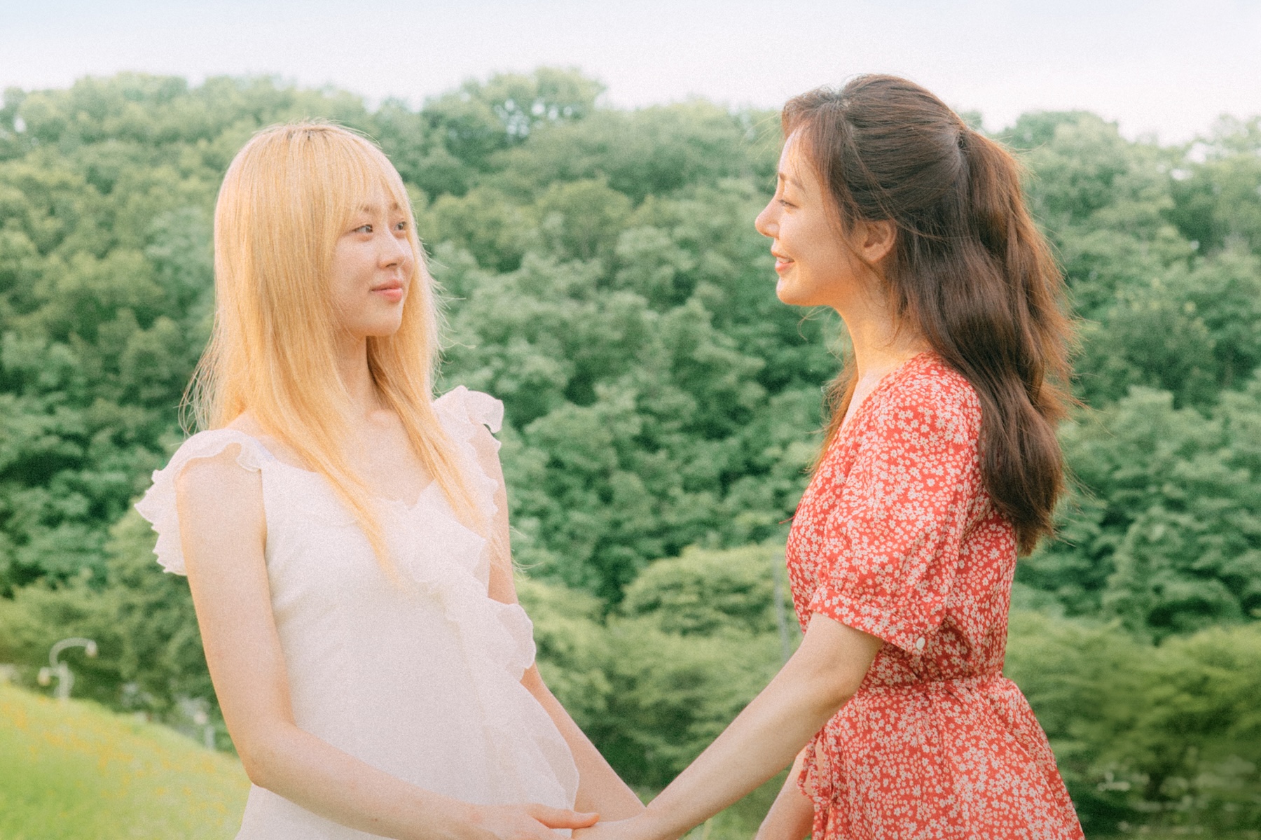 Những bộ phim Hàn xứng đáng "cày xuyên đêm" trong tháng 10 này: Từ chuyện tình nghìn năm tới cuộc hoán hồn dưới trăng- Ảnh 2.