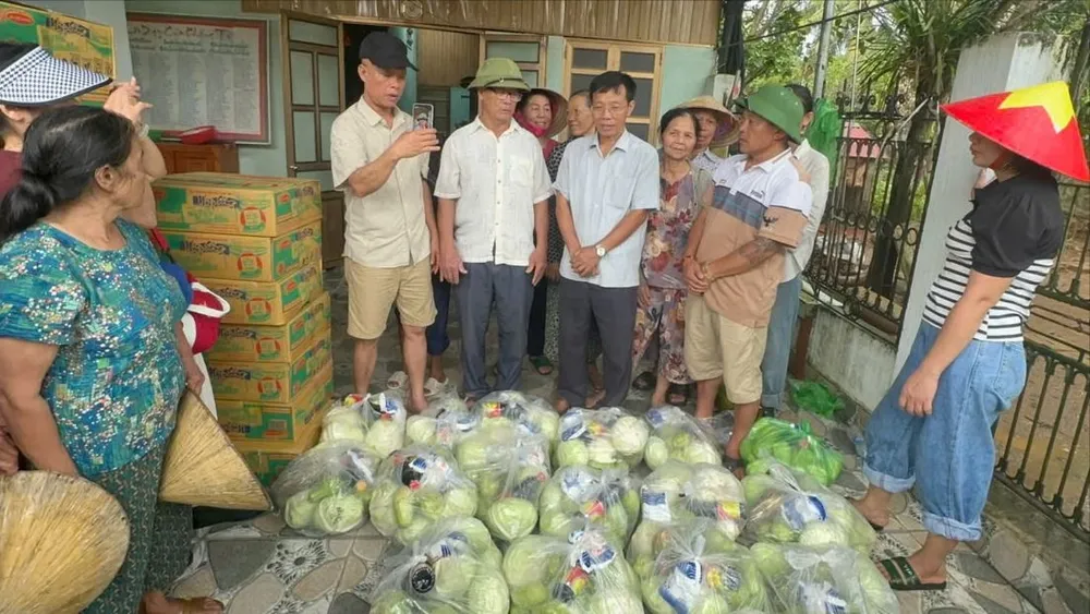 Tấm lòng của người dân tỉnh Lâm Đồng hướng về bà con vùng lũ Thái Nguyên. Ảnh: PAD