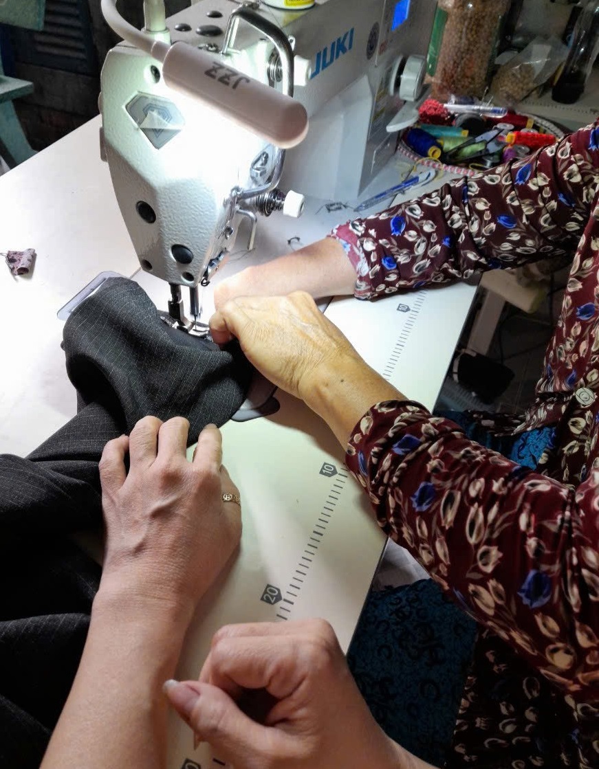 Những đường kim mũi chỉ yêu đời, thương người  - Ảnh 3.