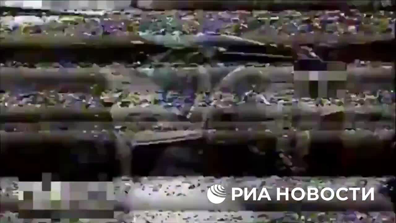 Drone FPV Nga tập kích xe chở biệt kích Ukraine