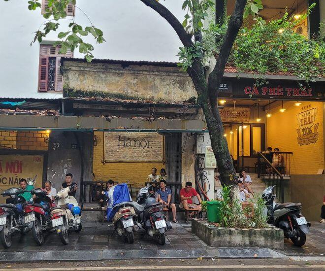 Những quán cafe gần trăm tuổi giữa lòng Thủ đô: Cha truyền con nối đến 4 đời, nay vẫn đông kín khách nhờ bí quyết gia truyền - 1