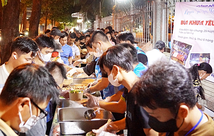 suất ăn miễn phí - Ảnh 1.