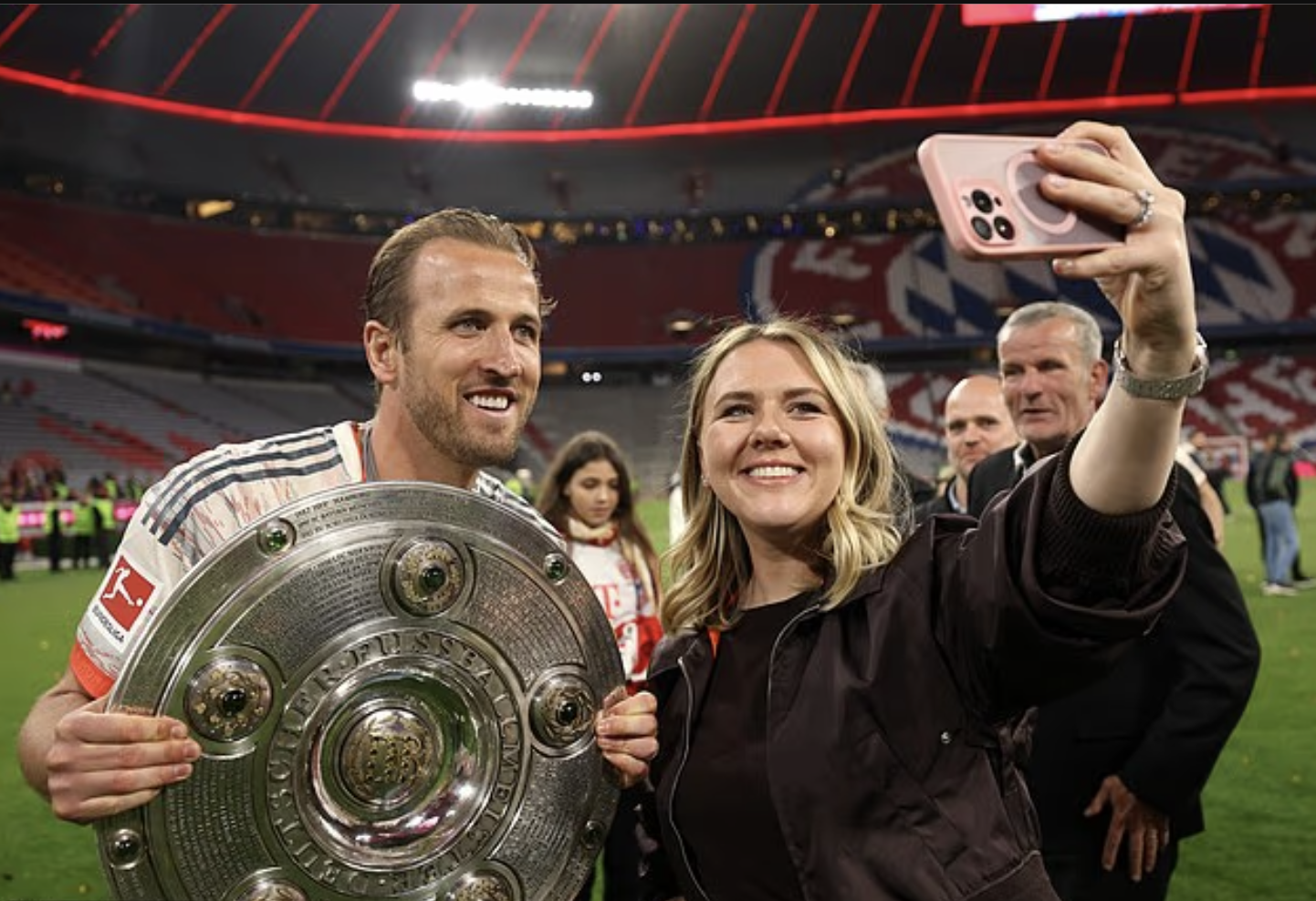 "Nóc nhà" không muốn Harry Kane quay lại chơi bóng ở Anh 1 Noc nha khong muon Harry Kane quay lai choi bong