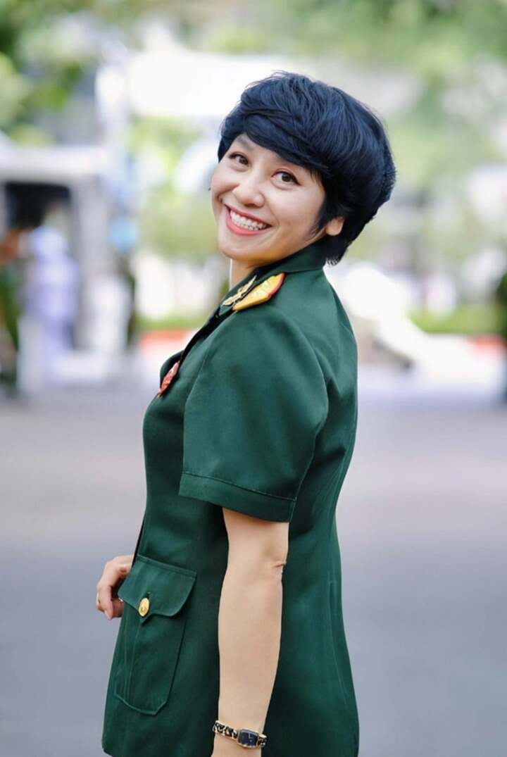 Nữ NSND mang hàm Đại tá, có bằng tiến sĩ, hiện là Giám đốc nhà hát- Ảnh 2.