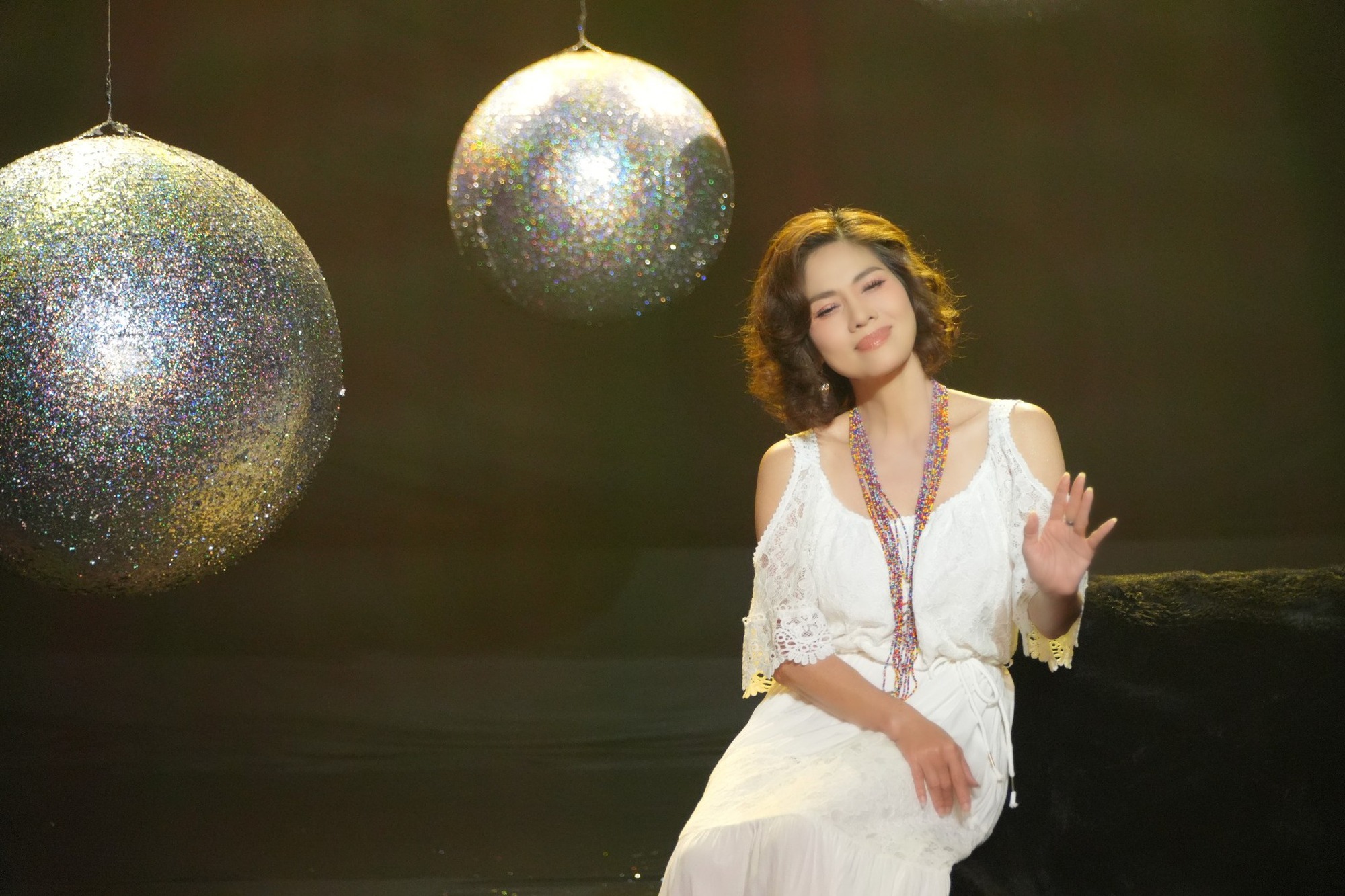 Nữ ca sĩ bị khán giả nhắn tin dạy cách hát: 3 đời chồng, sở hữu 3 biệt thự, 52 tuổi nhiều người theo đuổi - Ảnh 1.