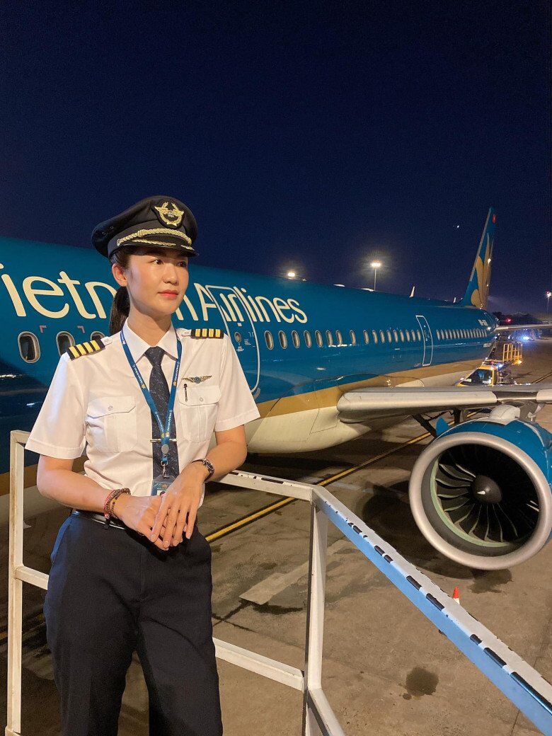 Huỳnh Lý Đông Phương là nữ cơ trưởng đầu tiên của Việt Nam.