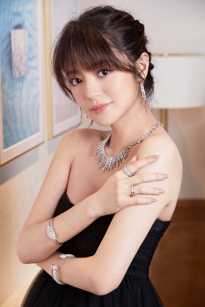 Nu dien vien An Di Hien khoc ngat xiu khi